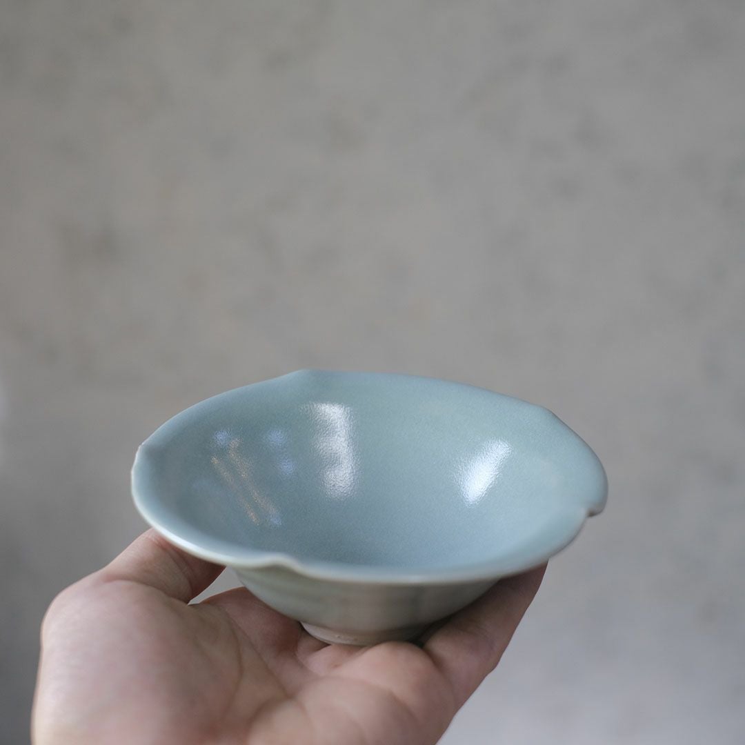 岡泰造 トルコ青釉 小皿 瀬戸焼 和食器 フラワーリム の通販