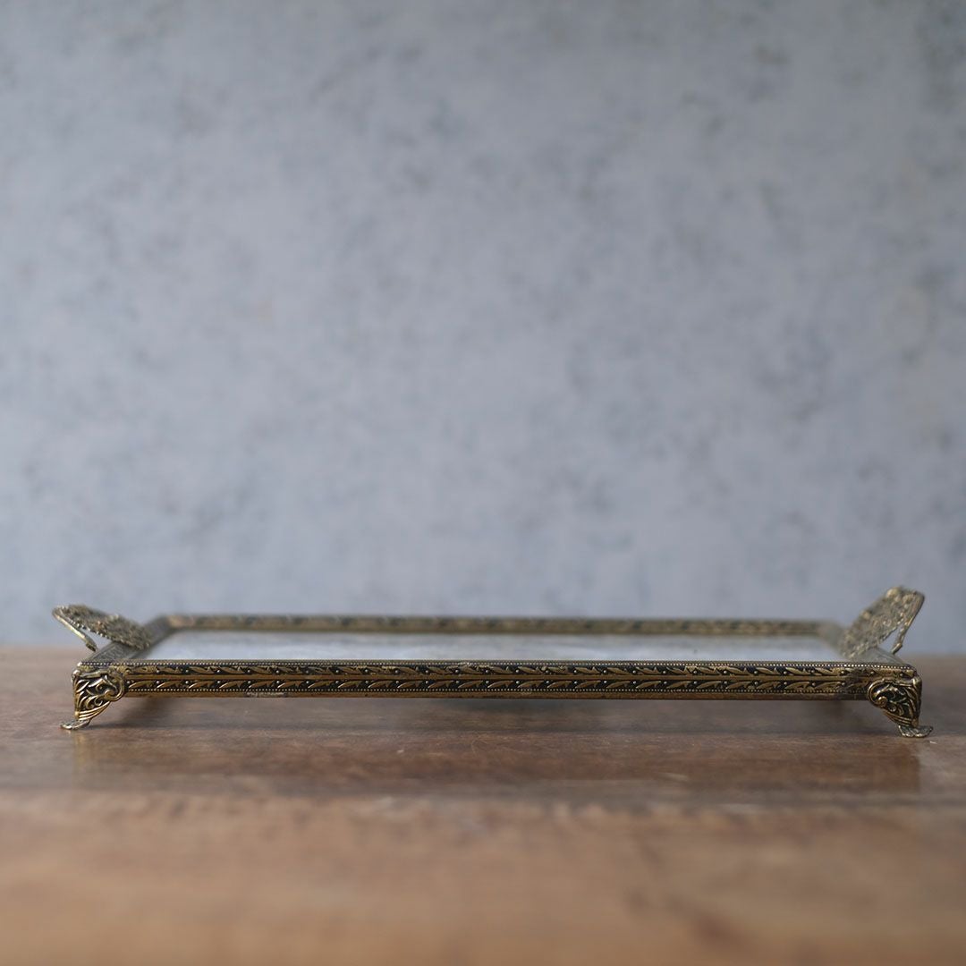 ヴィンテージ プチポワン ドレッシングトレイ ガラスの中に収められた刺繍が美しい ドレッサー用トレイ3