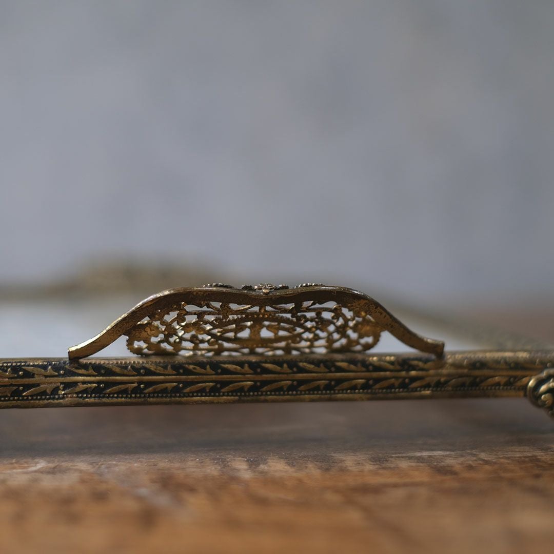 ヴィンテージ プチポワン ドレッシングトレイ ガラスの中に収められた刺繍が美しい ドレッサー用トレイ10