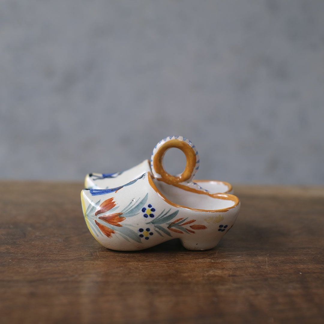 アンティークポーセリンシューズ 置物 フランス 小さな陶器の靴 ソルトクロッグ1