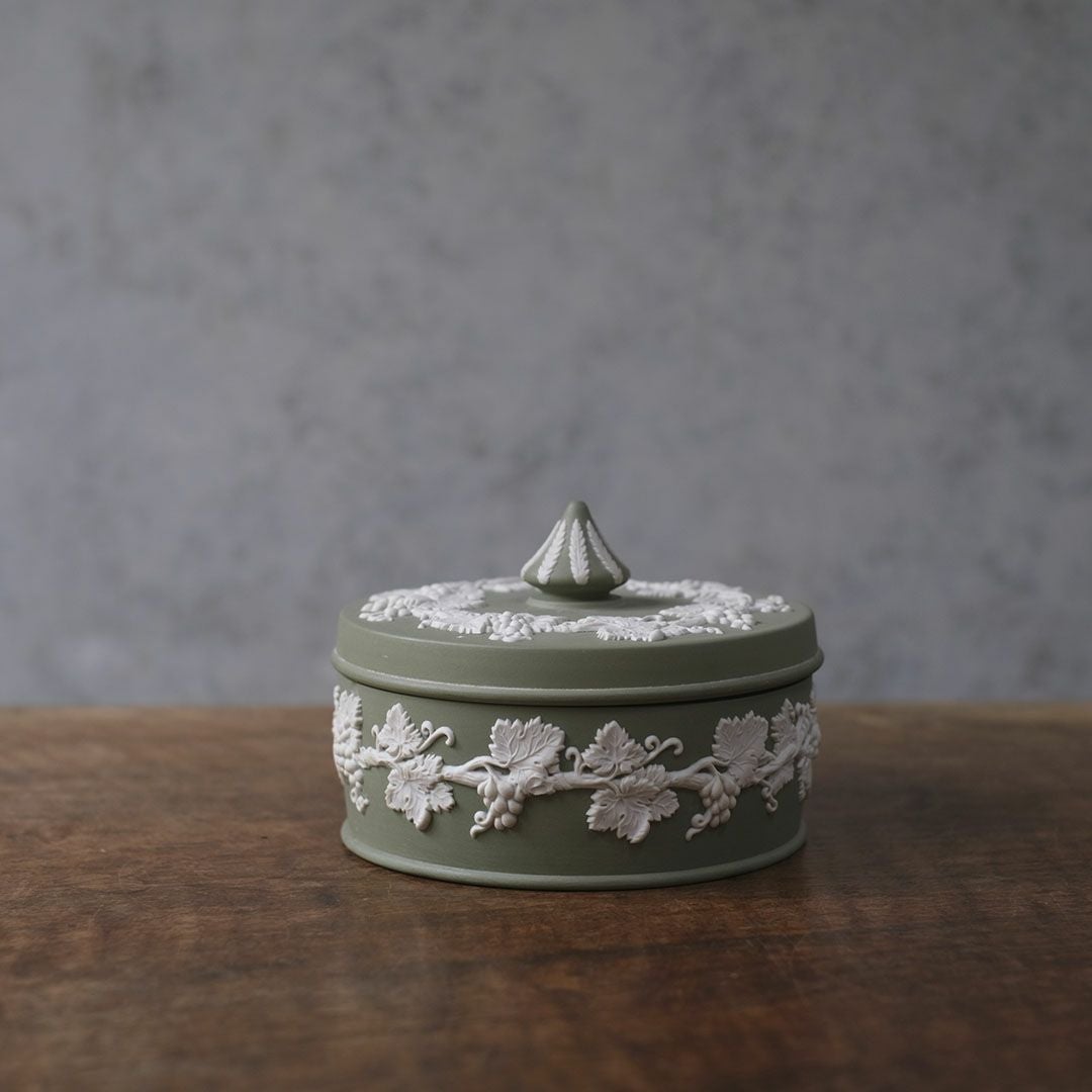 ヴィンテージ WEDGWOODジャスパー 蓋付小物入れ ケース ストーンウェア イギリス セージグリーン