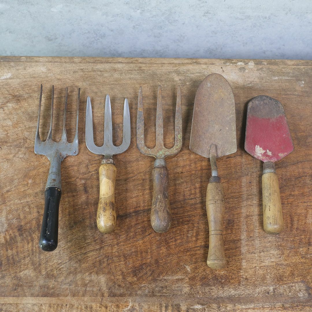 アンティーク ハンドガーデンツール イギリス 愛着の湧く古い木と鉄の庭道具1