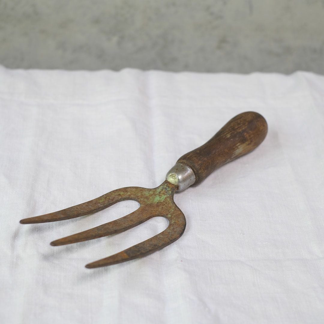 アンティーク ハンドガーデンツール イギリス 愛着の湧く古い木と鉄の庭道具5