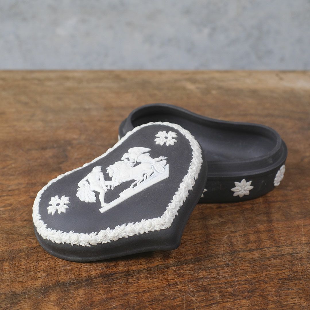 ヴィンテージ WEDGWOODジャスパー トリンケットボックス 貴重な黒