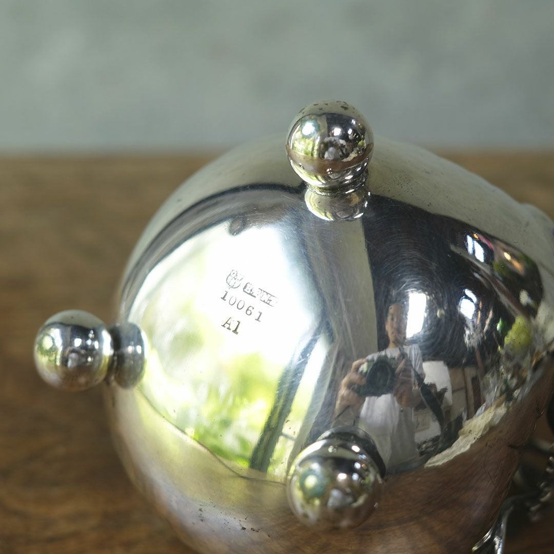 アンティーク小さなシルバープレートのバスケット 葡萄の葉と蔓をあしらったスイングハンドル イギリス8