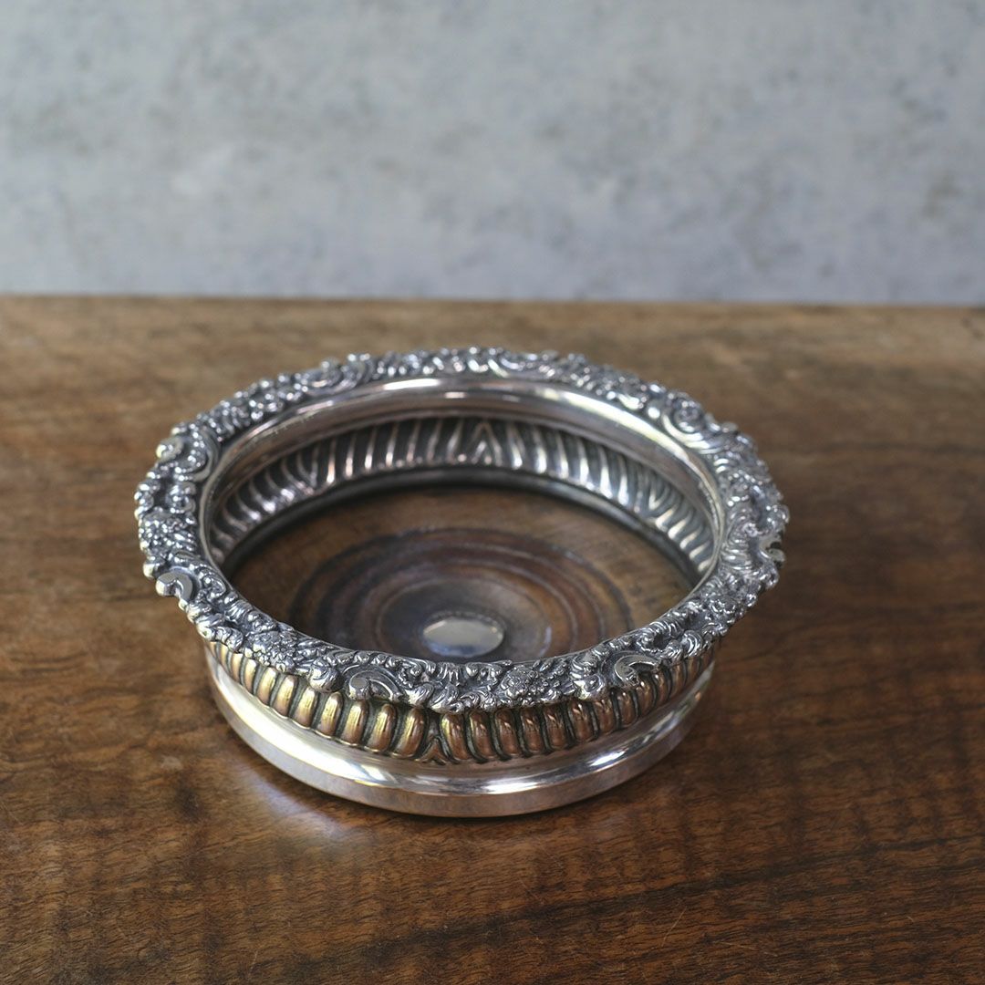 アンティーク シルバープレートボトルコースター 縁取りの美しいワインボトル専用コースター2