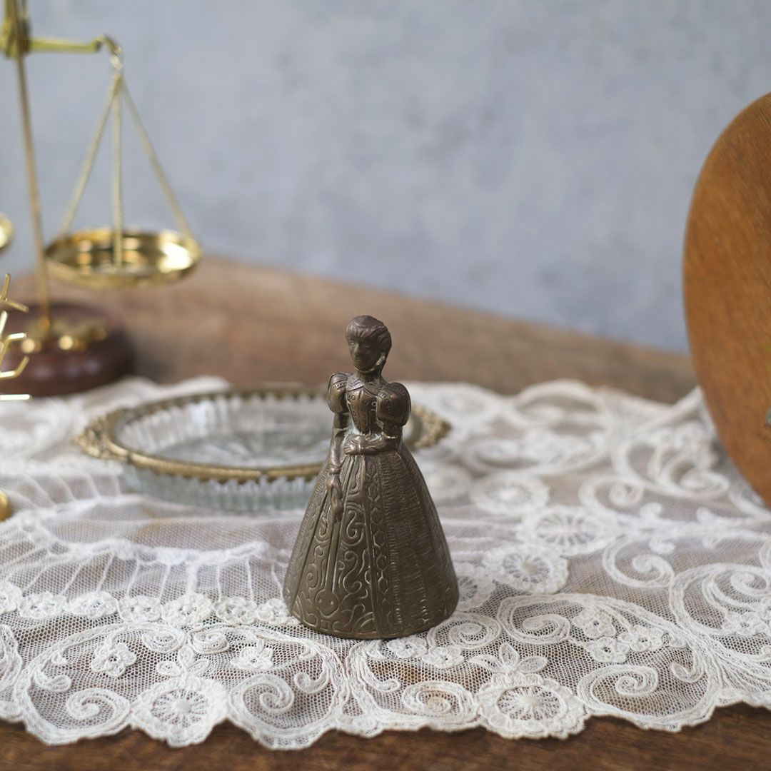 アンティークレディベル テーブルベル 呼び鈴 イギリス 置物1