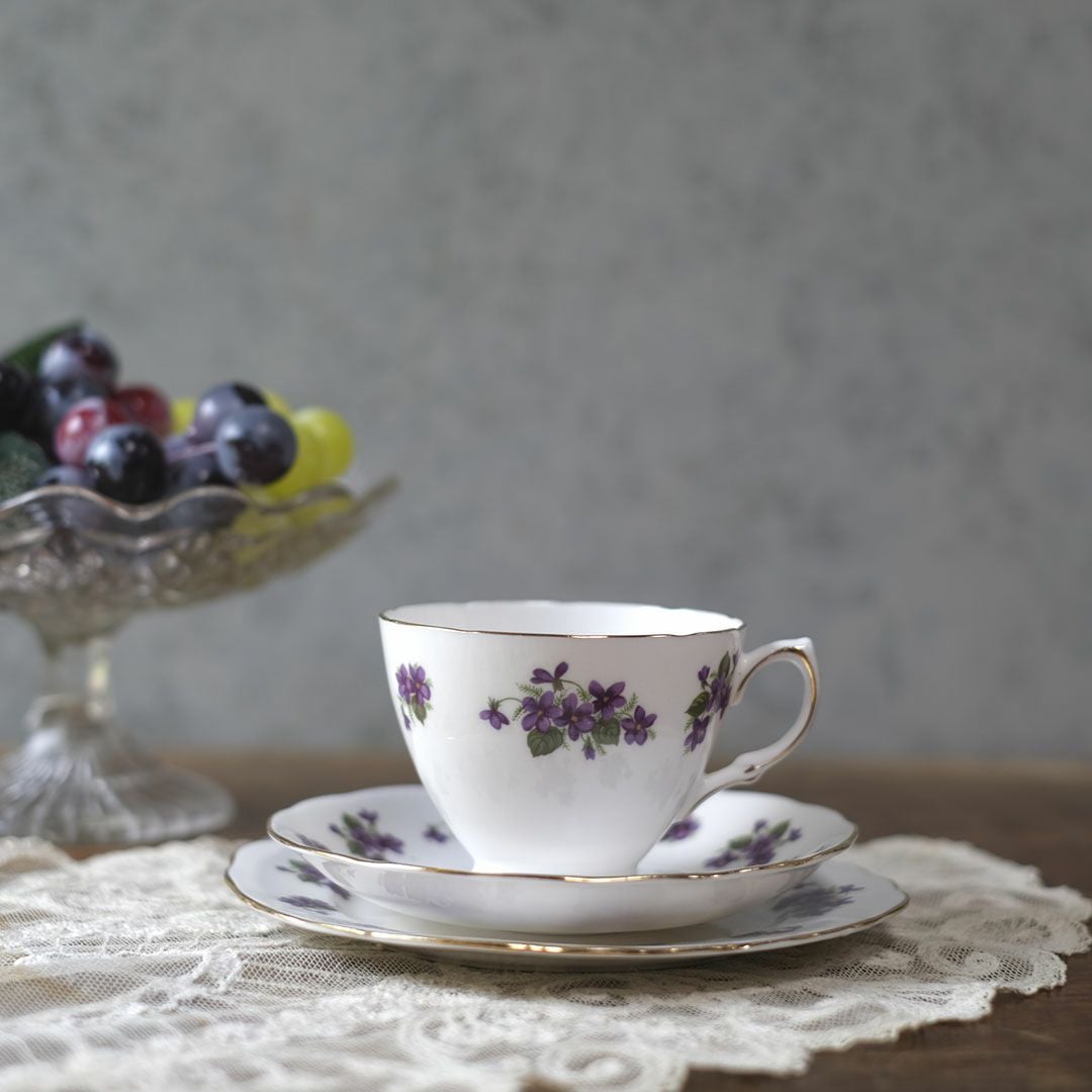 ヴィンテージティーカップトリオ QUEEN ANNE(クイーンアン)菫 バイオレット イギリス