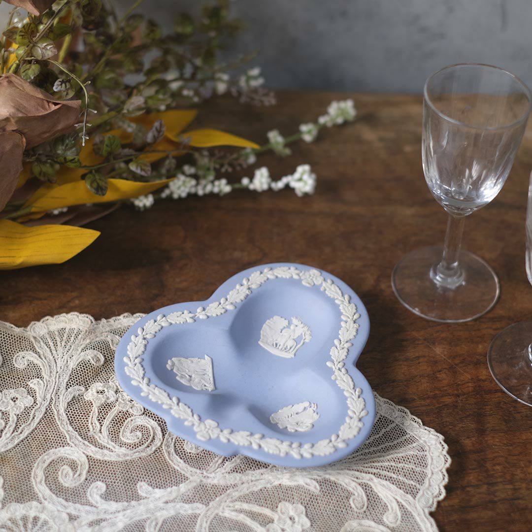 ヴィンテージ WEDGWOODジャスパー プレート ストーンウェア クローバー型 イギリス