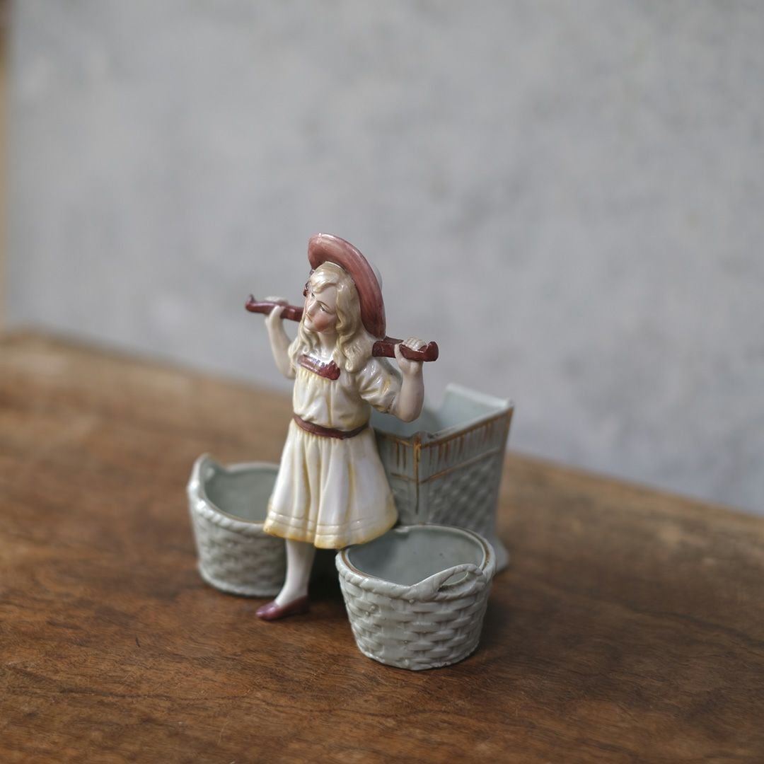 アンティーク陶器の人形 サリエール 調味料入れ フランス2