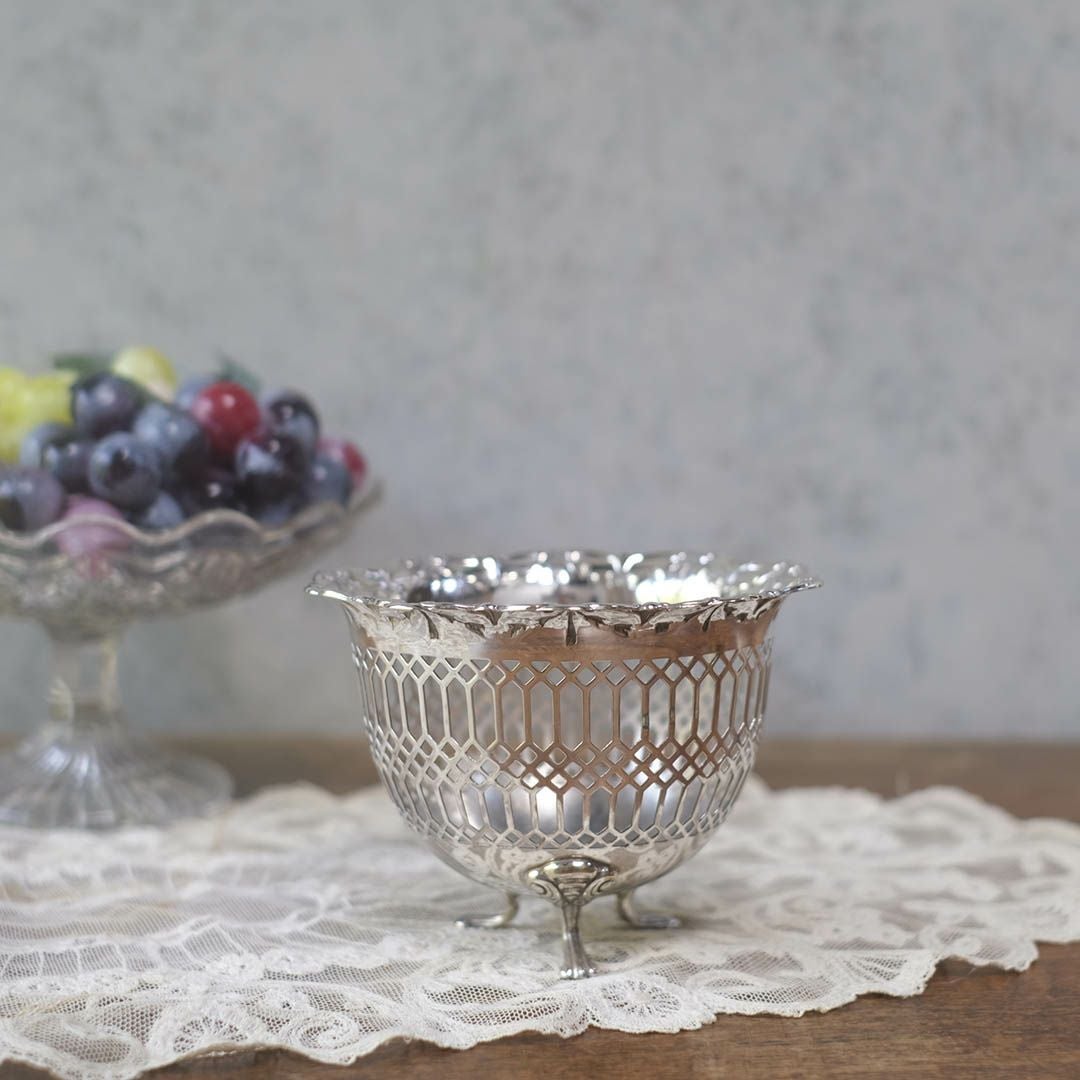 アンティークミニバスケット イギリス シルバープレート 小物入れ 透かし装飾
