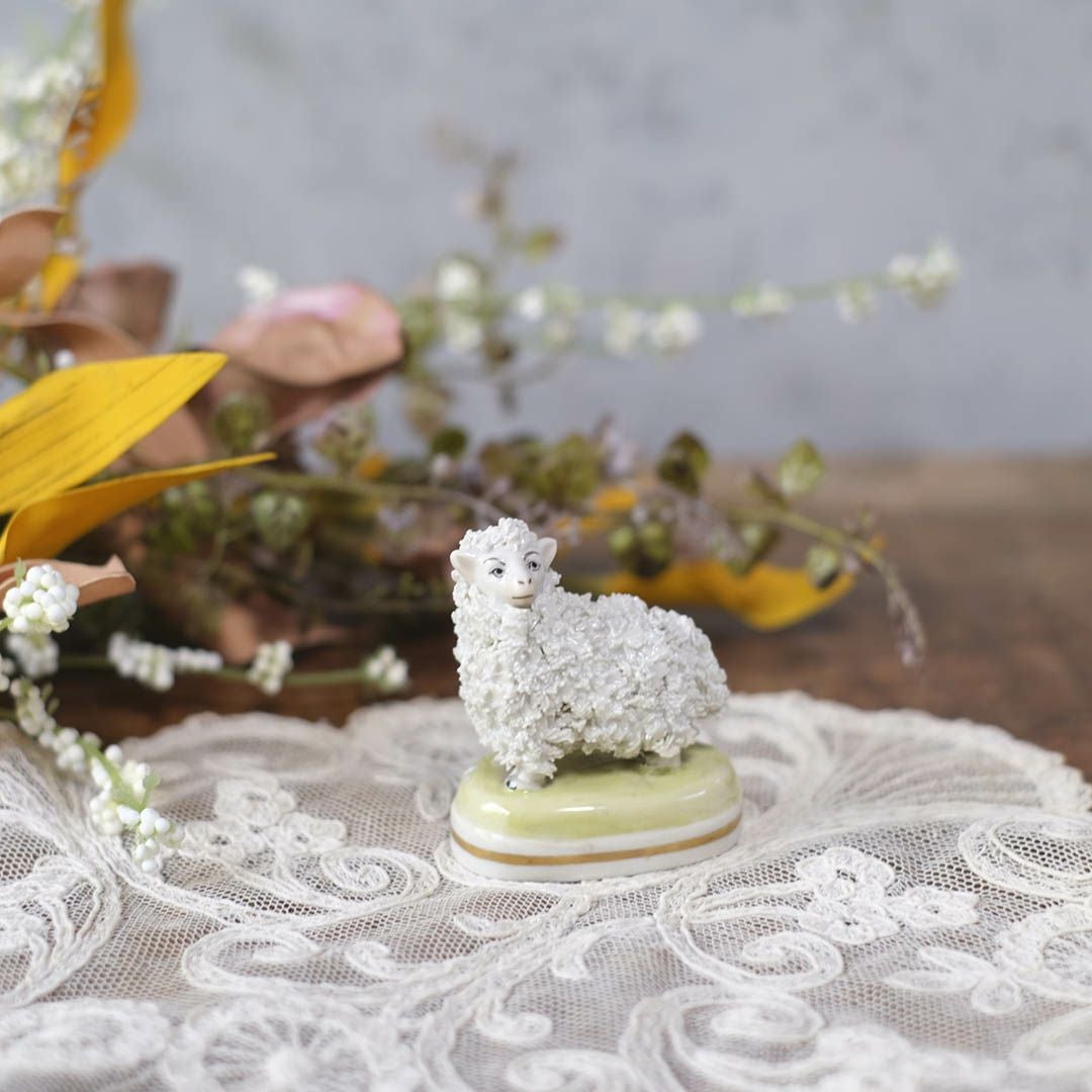 アンティークスタッフォードシャーシープ 羊 置物 フィギュリン イギリス