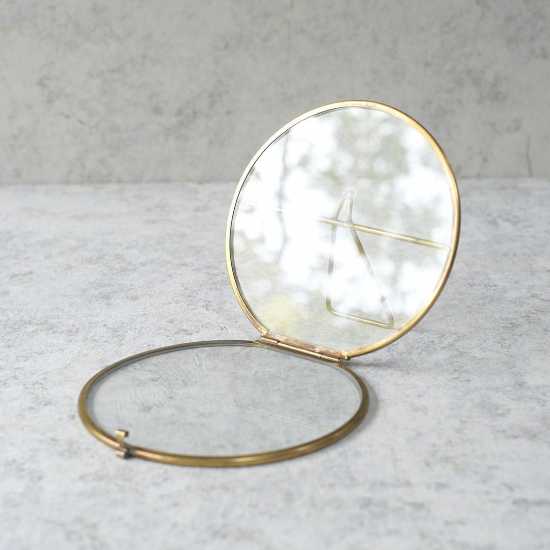 観音開きのアンティーク調ガラスフォトフレーム 真鍮フレーム