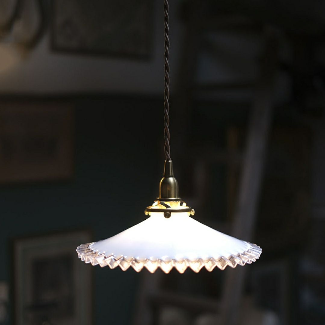 アンティーク ガラスシェードフリルランプ ミルクガラス 照明 灯具E171