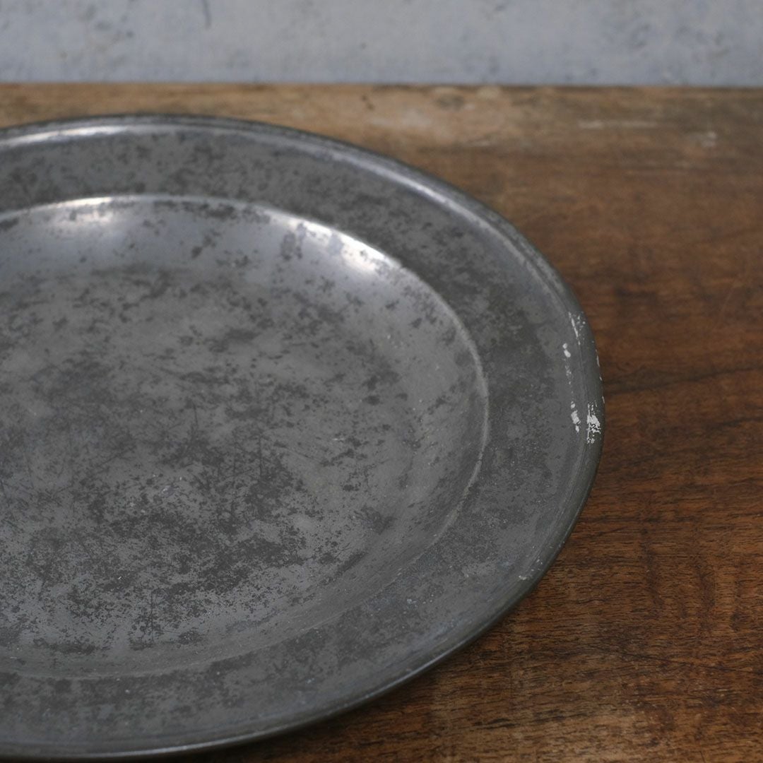 アンティークエタン皿 フランス 丸い形のフランス19世紀の錫製器7