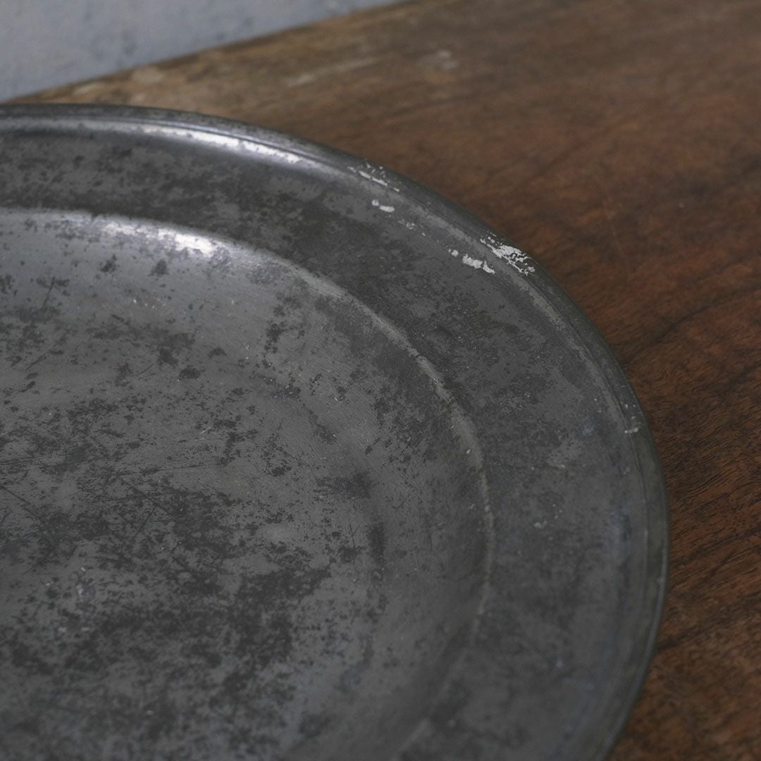 アンティークエタン皿 フランス 丸い形のフランス19世紀の錫製器8