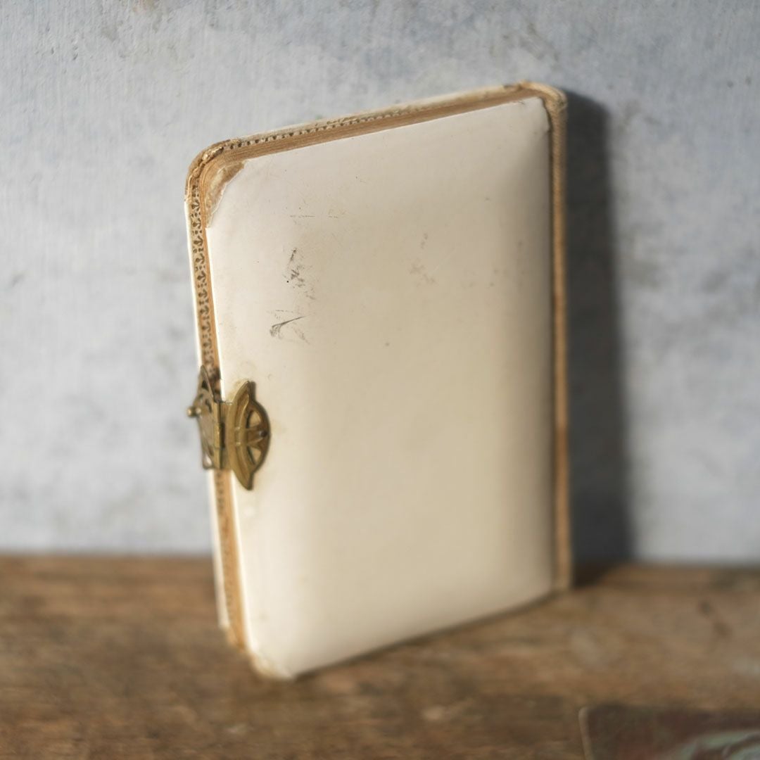 アンティーク祈祷書 花とモノグラム フランス アイボリー3
