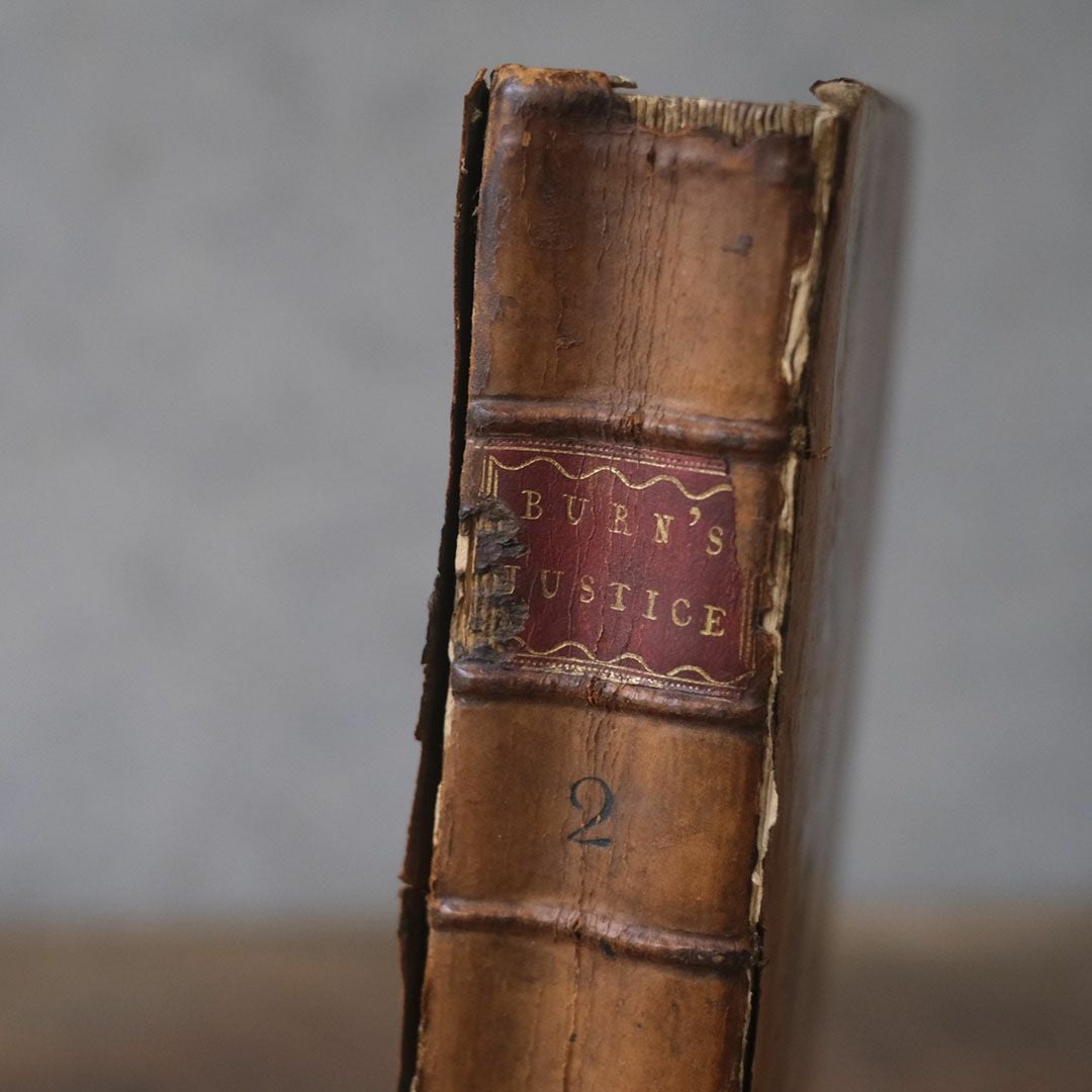 アンティークブック 革製の本2