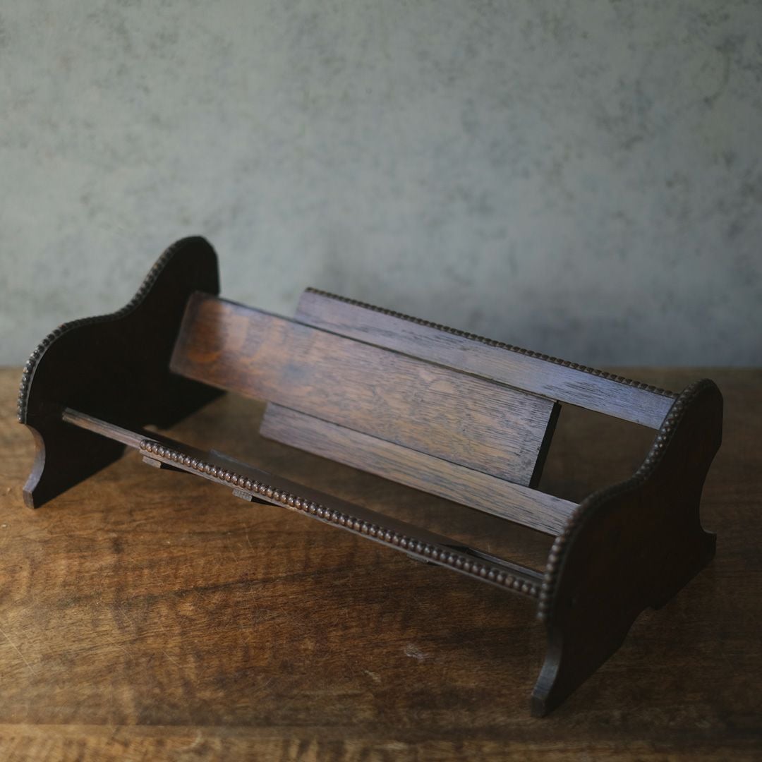 半分開いた状態のアンティークブックスタンド 本棚 スライド可変式 イギリス