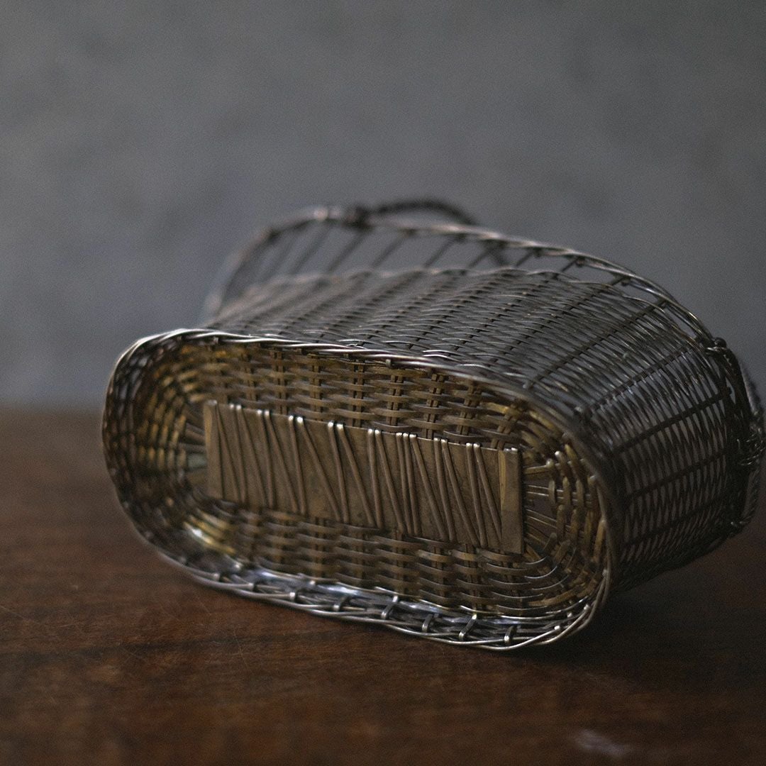 アンティーク 銀線細工ワインパニエ フランス シルバープレート製のワインボトルホルダー裏面