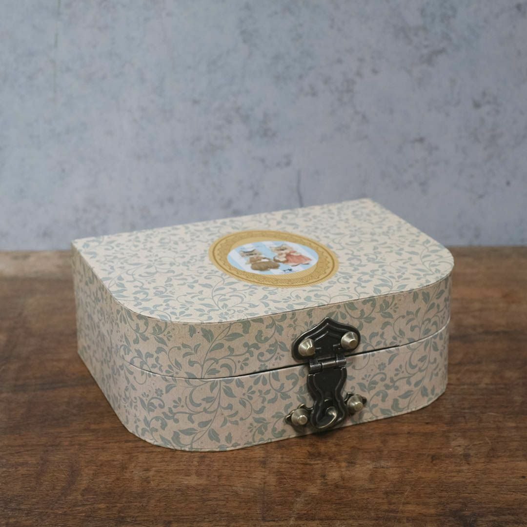 専用のアンティーク調ボックス