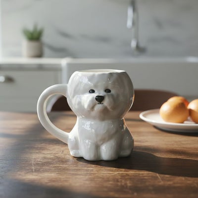 見つめるビションフリーゼのマグカップ