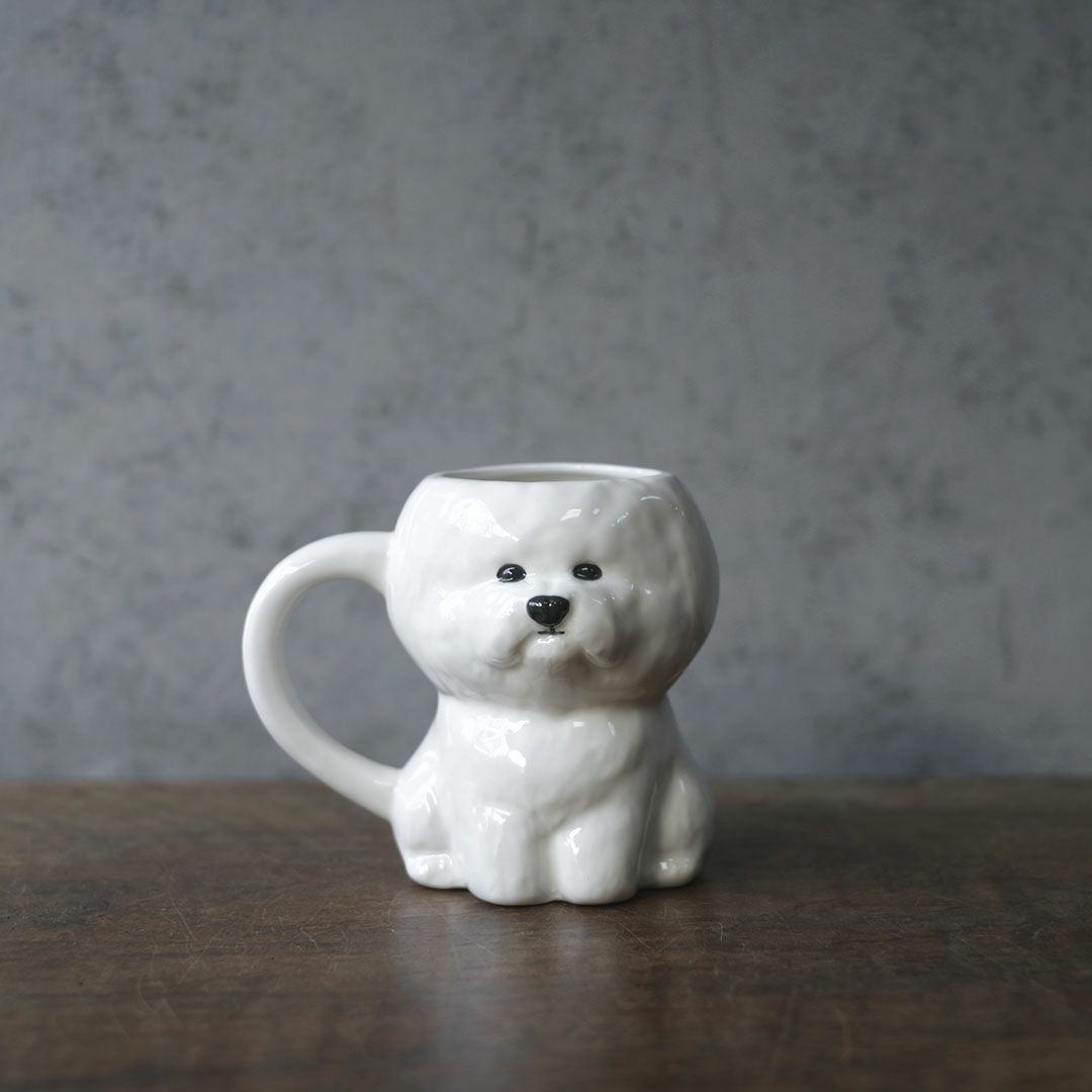 こちらを見つめるビションフリーゼのマグ