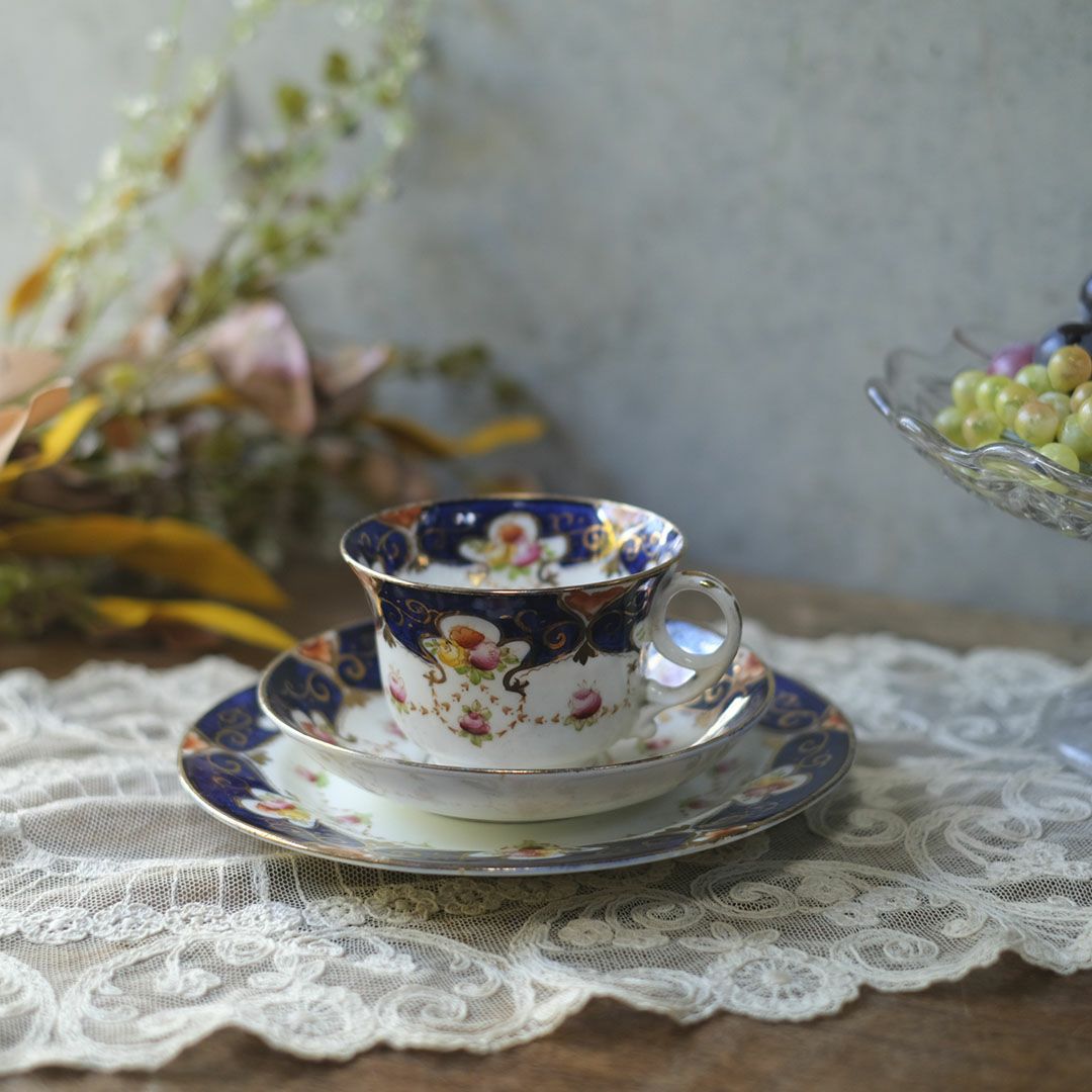 アンティークティーカップトリオ　ヴィクトリアンローズ　BESWICK&SONS ベスウィック陶器 イギリス