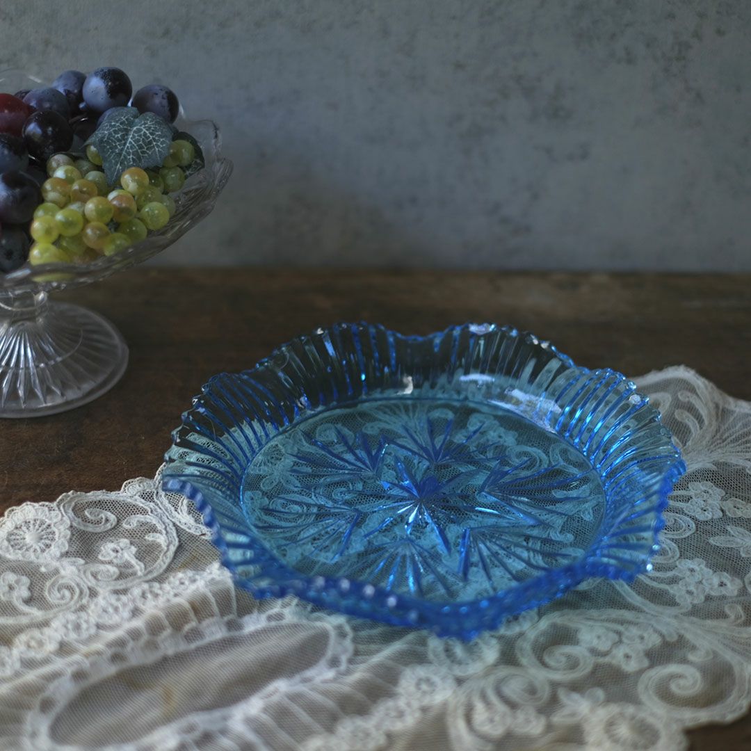 アンティーク ガラス皿 フリル ブルー イギリス 青いガラストレイ1