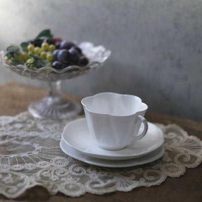 ヴィンテージティーカップトリオ SEHLLY シェリーDAINTY WHITE 白色の優美 イギリス