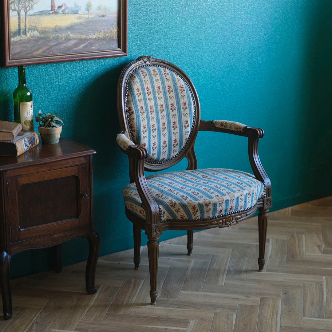アンティーク サロンチェア ルイ16世様式 フランス 優雅で気品のあるシルエットが素敵な肘掛け椅子/アンティーク家具1