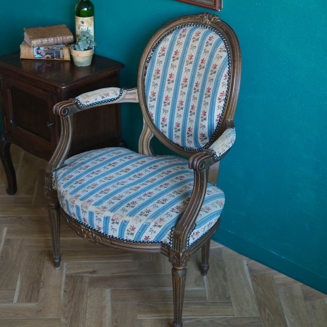 アンティーク サロンチェア ルイ16世様式 フランス 優雅で気品のあるシルエットが素敵な肘掛け椅子/アンティーク家具2