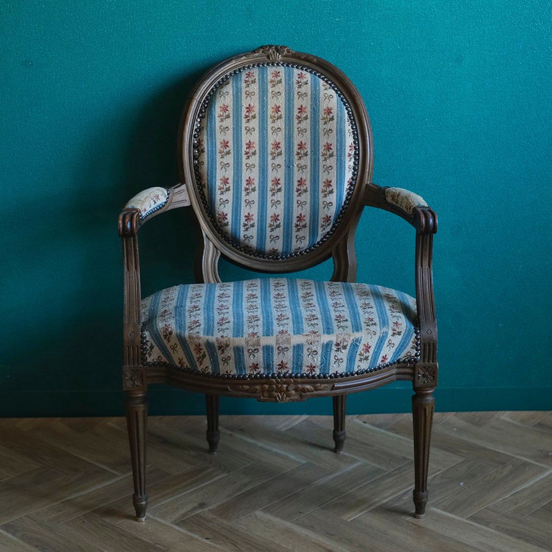 アンティーク サロンチェア ルイ16世様式 フランス 優雅で気品のあるシルエットが素敵な肘掛け椅子/アンティーク家具3
