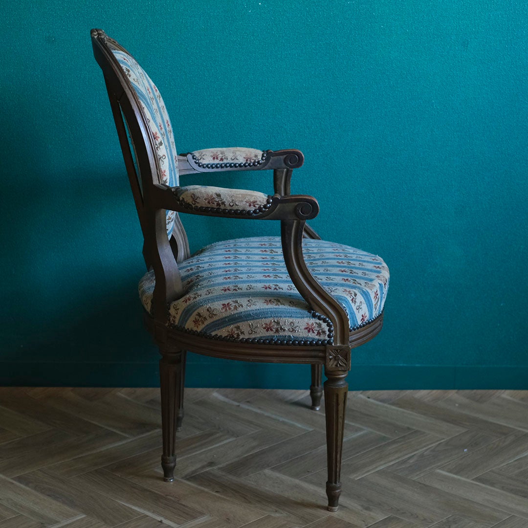 アンティーク サロンチェア ルイ16世様式 フランス 優雅で気品のあるシルエットが素敵な肘掛け椅子/アンティーク家具4