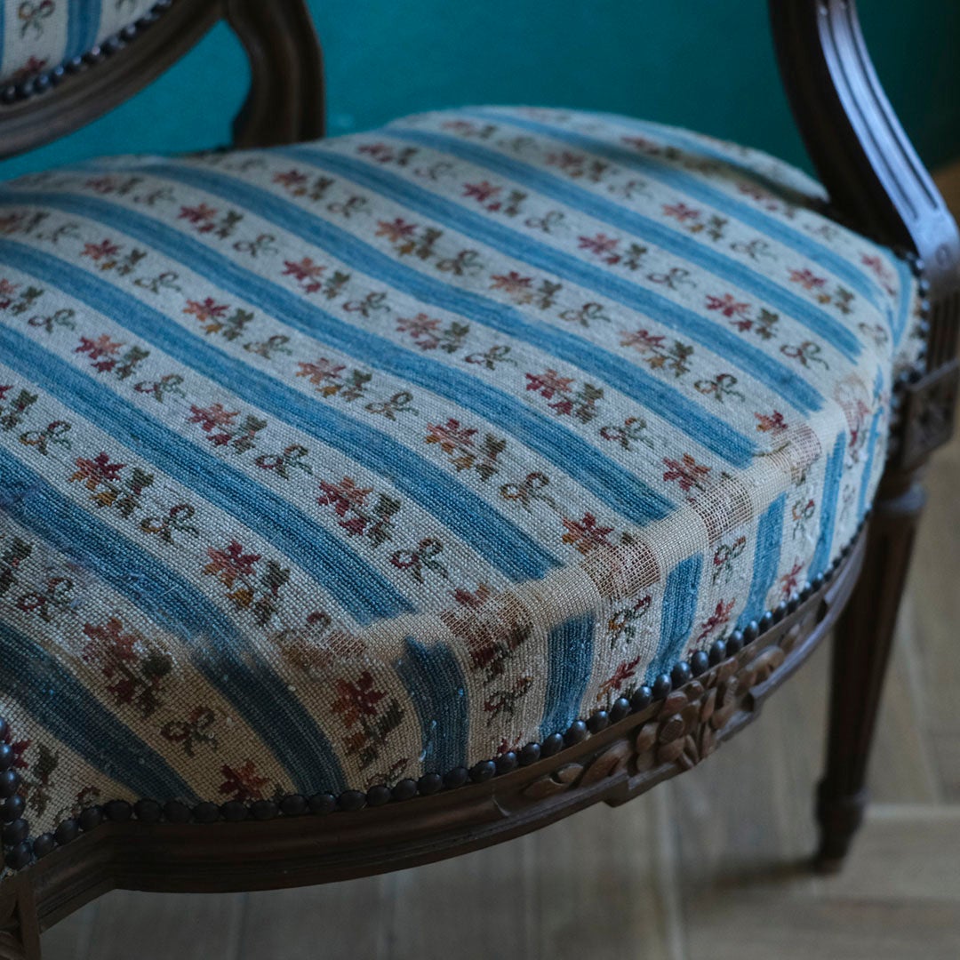 アンティーク サロンチェア ルイ16世様式 フランス 優雅で気品のあるシルエットが素敵な肘掛け椅子/アンティーク家具8