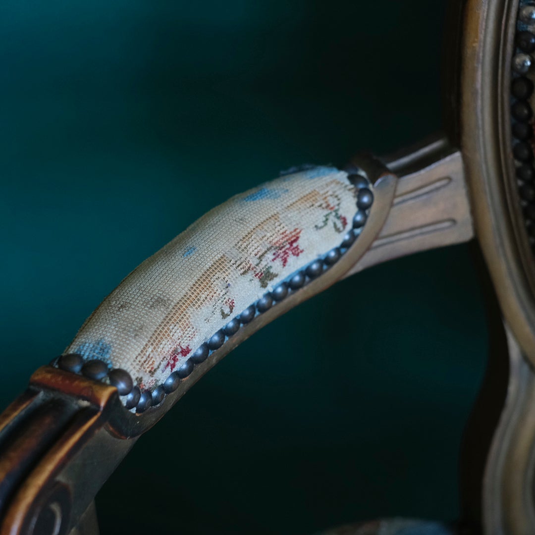 アンティーク サロンチェア ルイ16世様式 フランス 優雅で気品のあるシルエットが素敵な肘掛け椅子/アンティーク家具9