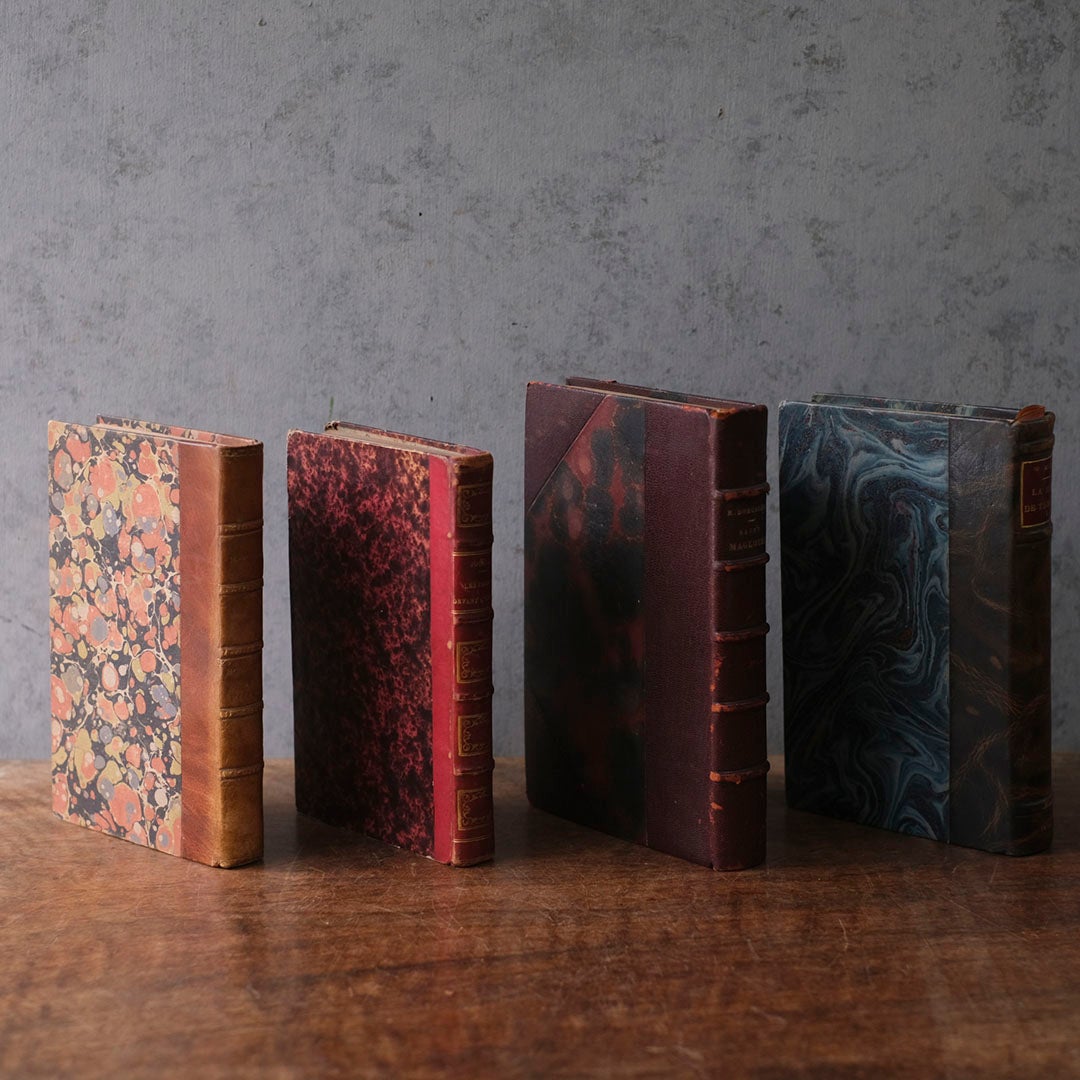 アンティークブック 革張りの古書 Paris フランス2