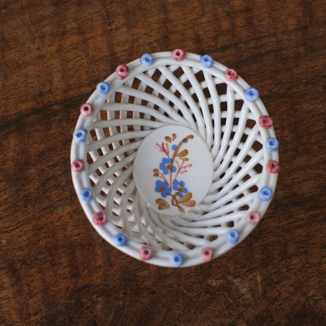 ヴィンテージ 小さな陶器のバスケット 白磁 透かし編み 花絵付け 小物入れ イタリア5