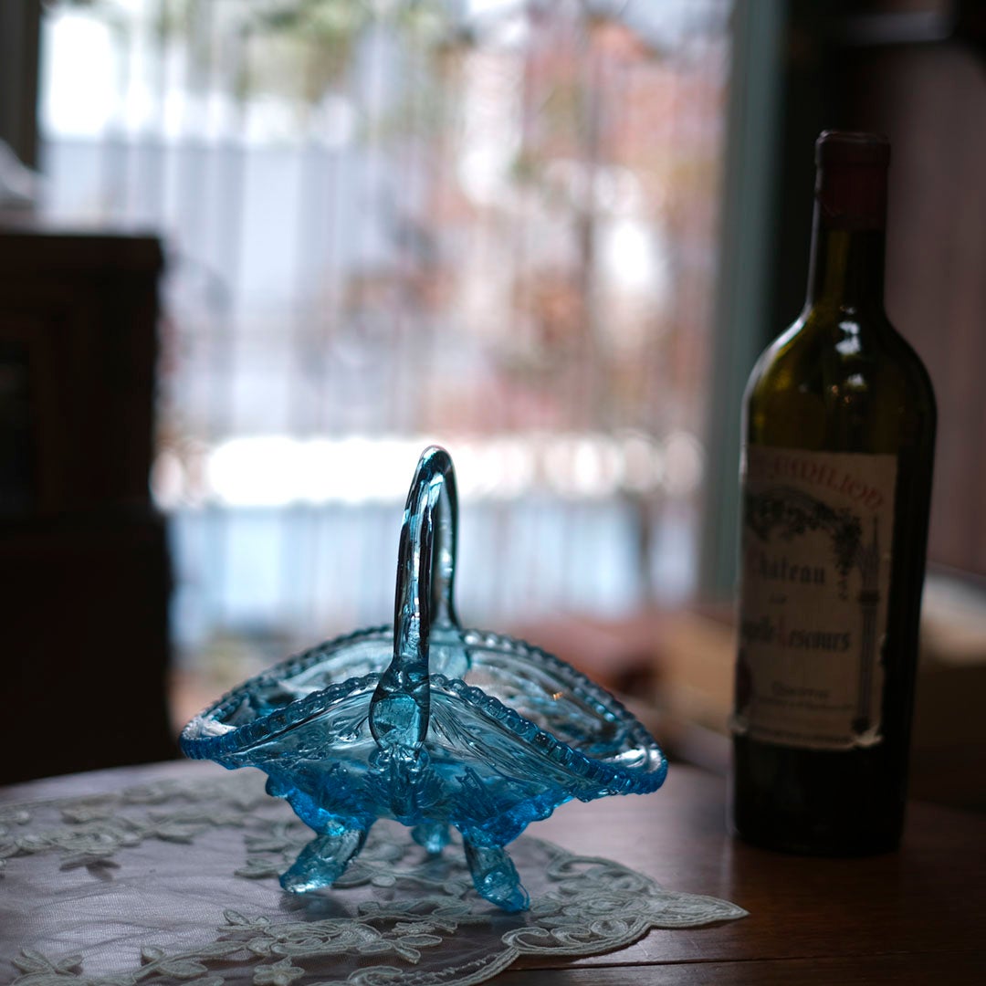 アンティーク　ブルーのプレスガラスバスケット　20世紀初頭　イギリス