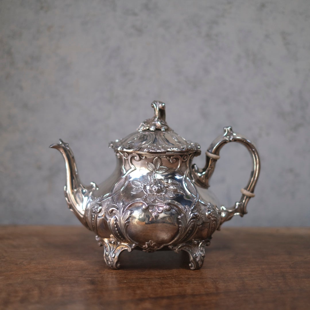 アンティーク ティーポット&ミルクジャグ シルバープレート 銀メッキ ヴィクトリアンロココ 自然主義的なアカンサスモチーフ装飾1