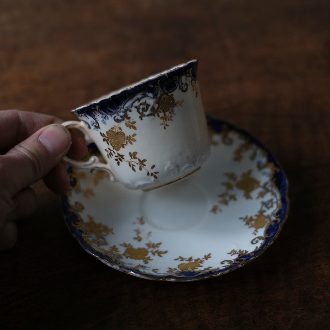 アンティークカップ&ソーサ イギリス　Crown Staffordshire Porcelain Co. Ltd.（クラウン・スタッフォードシャー）
