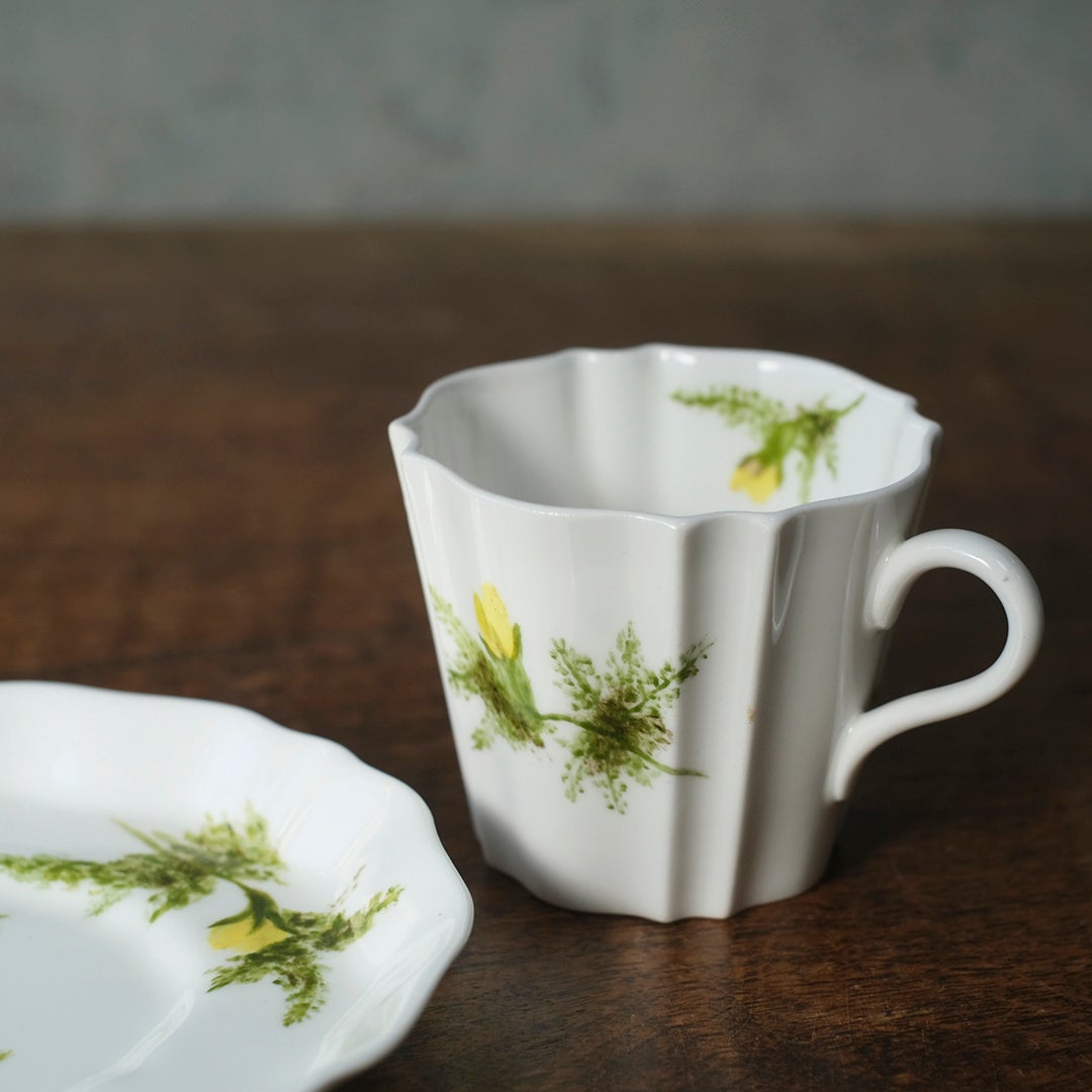 ウェッジウッド ヴィンテージ イエローワイルドフラワー柄 カップ＆ソーサー ソーサー単体 花柄の全体デザイン