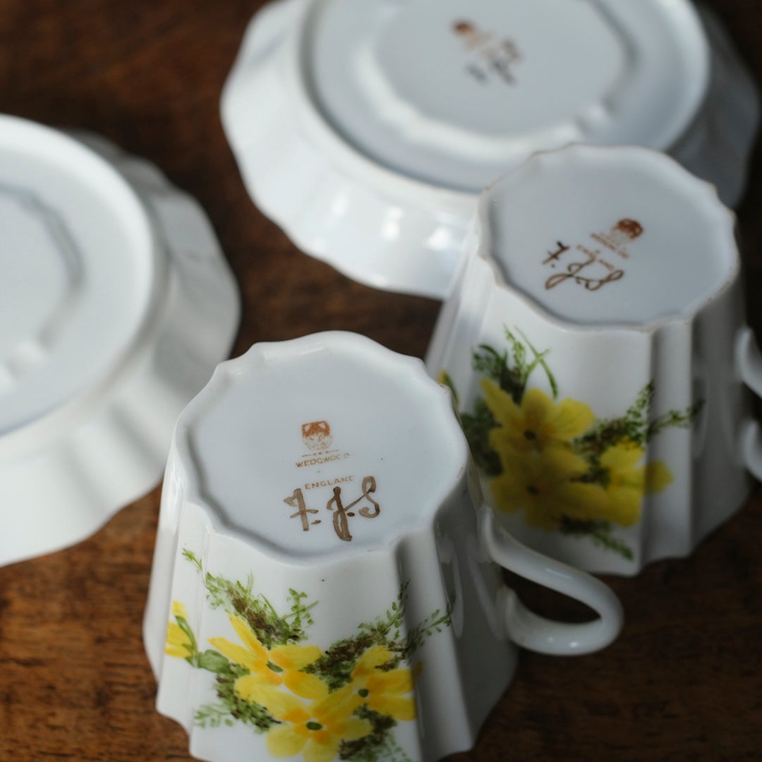 ウェッジウッド ヴィンテージ イエローワイルドフラワー柄 カップ＆ソーサー裏印（バックスタンプ）確認アングル