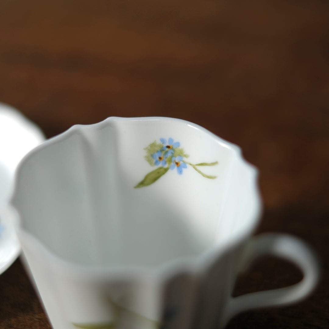 アンティーク ウェッジウッド カップ ワスレナグサ柄 カップ内側の花柄クローズアップ