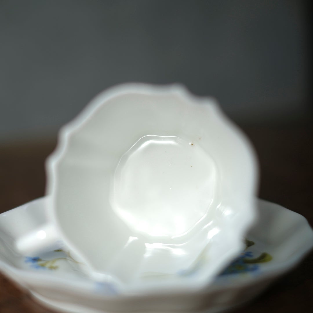 アンティーク ウェッジウッド カップ ワスレナグサ柄 カップ内側の花柄クローズアップ