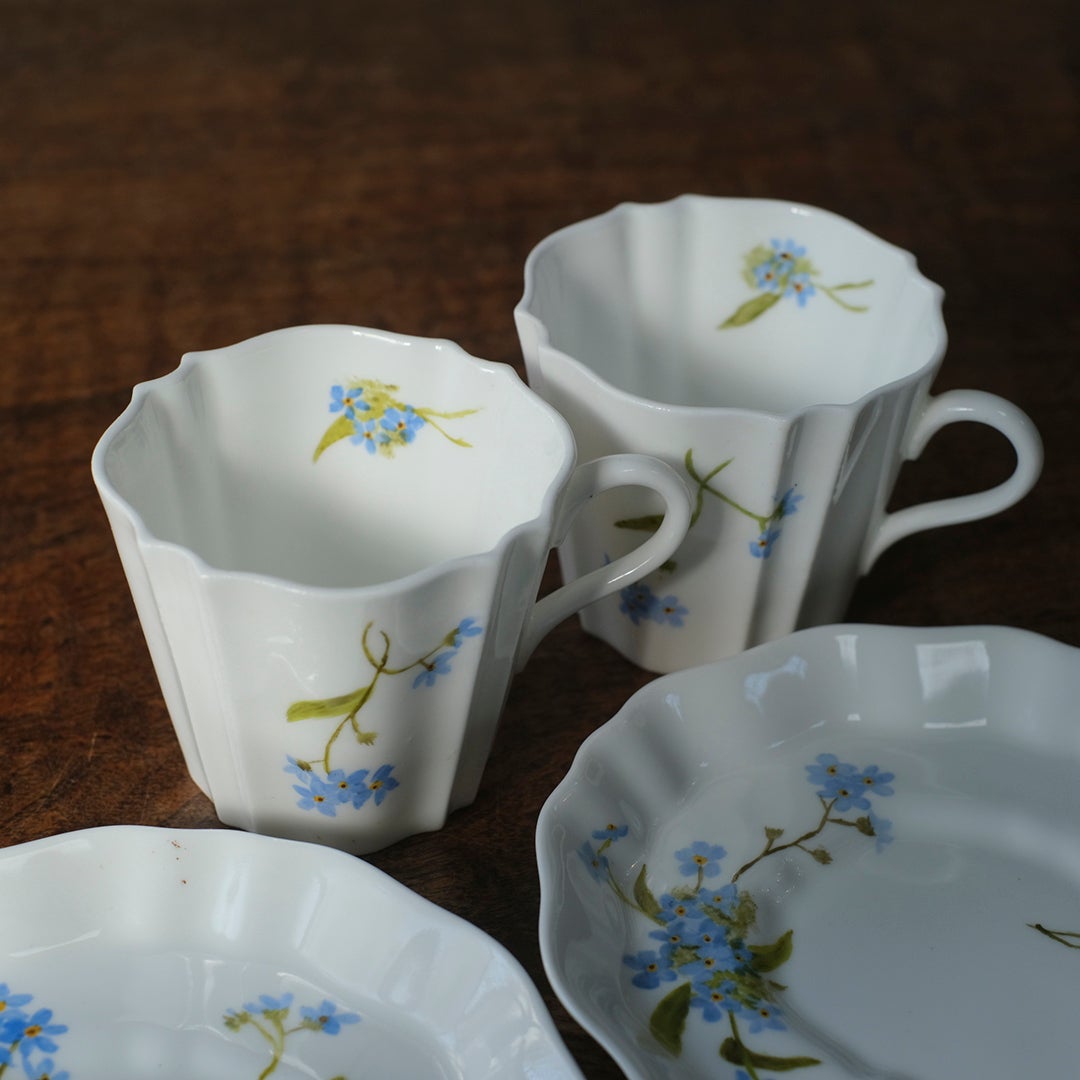 アンティーク ウェッジウッド カップ＆ソーサー ワスレナグサ柄 複数客の並び比較写真