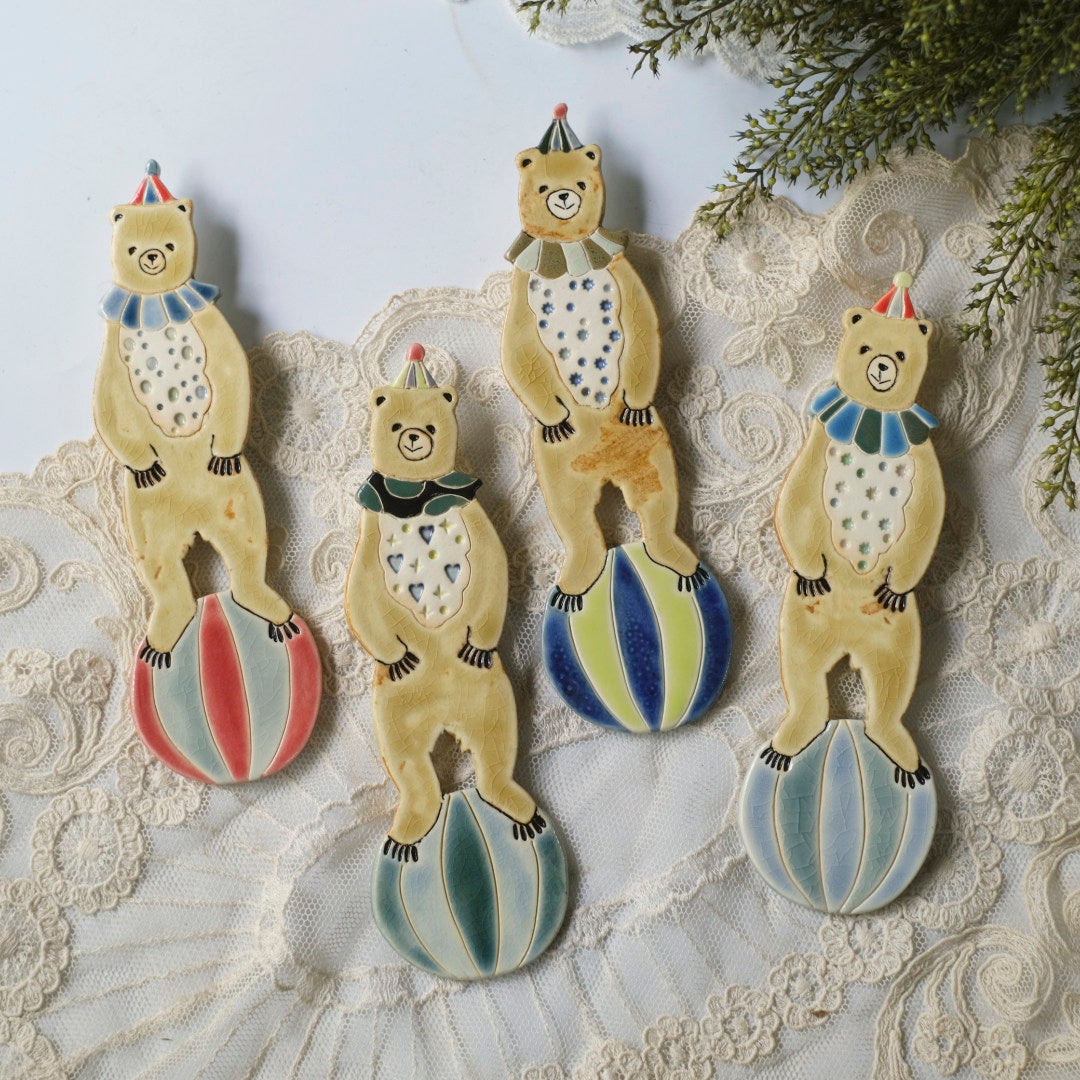 玉乗りくま壁掛けオブジェ 4種類のデザイン A B C D Pottery Studio K 陶器製手作り