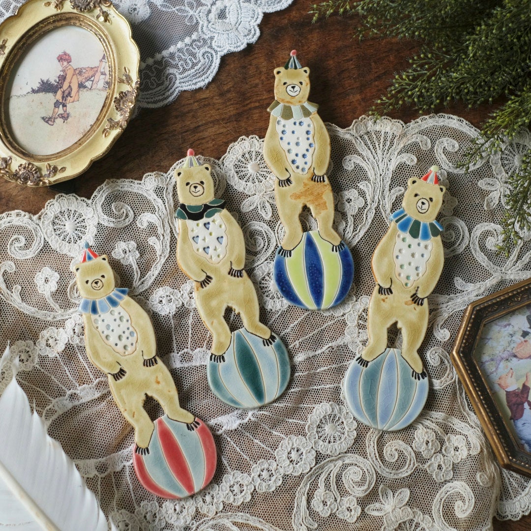 玉乗りくま壁掛けオブジェ 4種類のデザイン A B C D Pottery Studio K 陶器製手作り