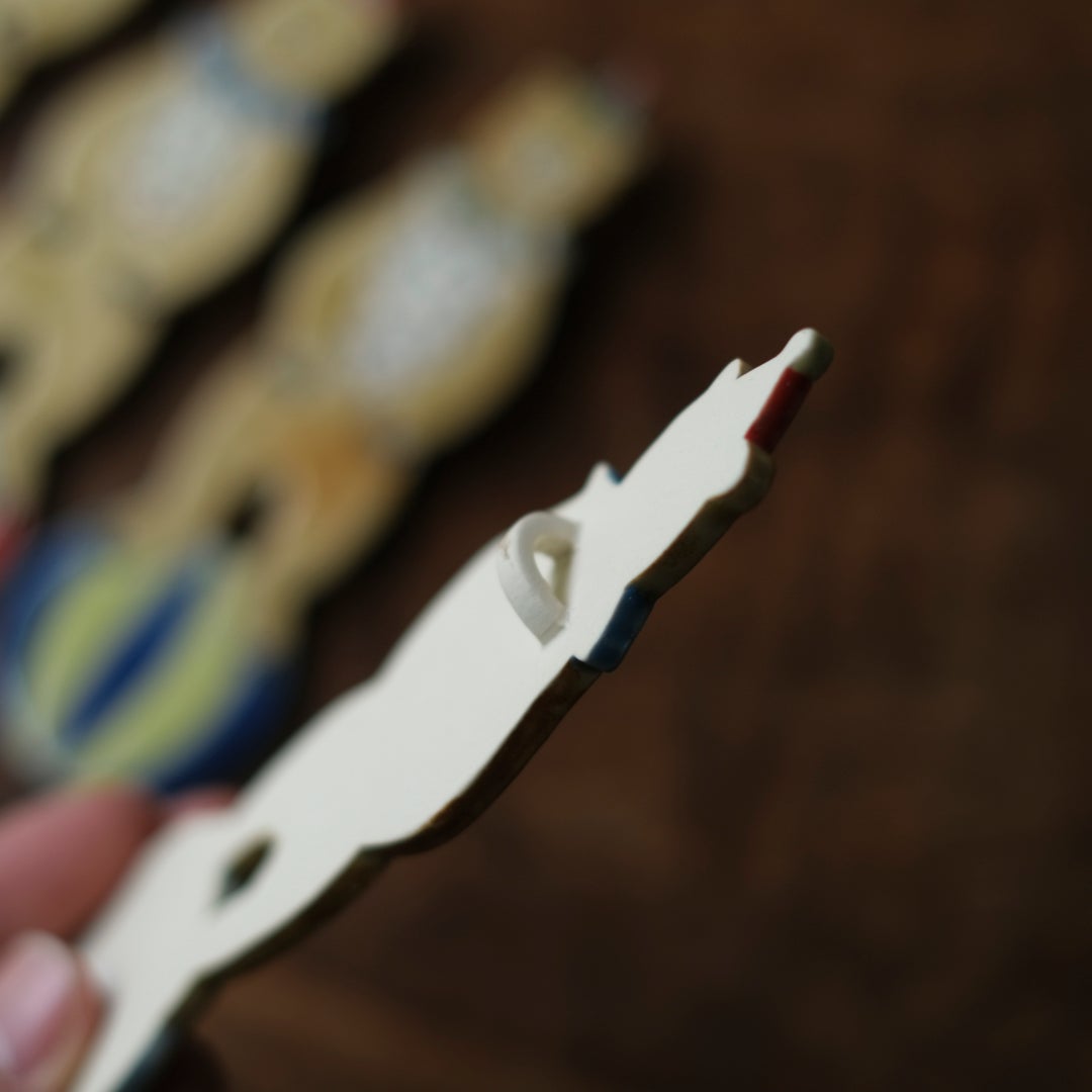 陶器製の玉乗りくま壁掛けオブジェ 素焼き状態 Pottery Studio K