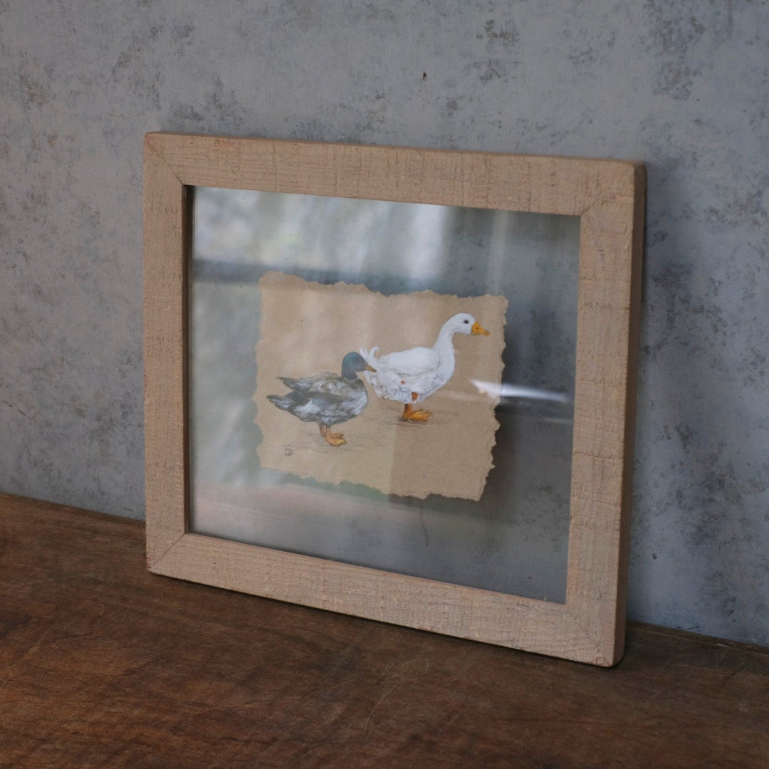 イギリス手描き鳥の絵 アヒルとカモ 斜め横からのアングル フレームの厚みと鏡背面のわかる写真